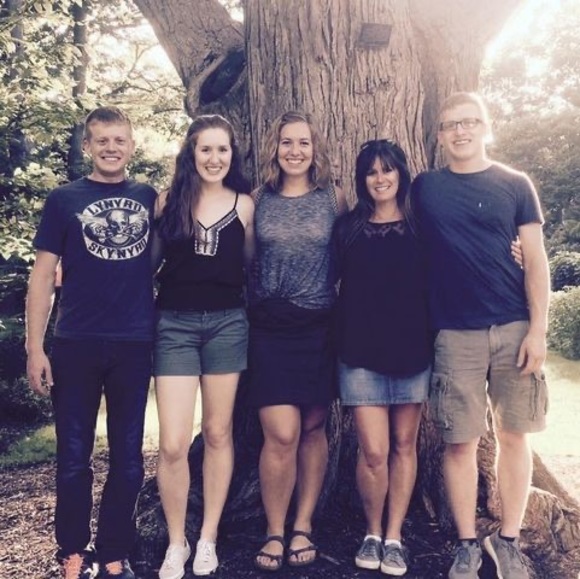 Meet your Posher, Annette - Picture 1 of 1